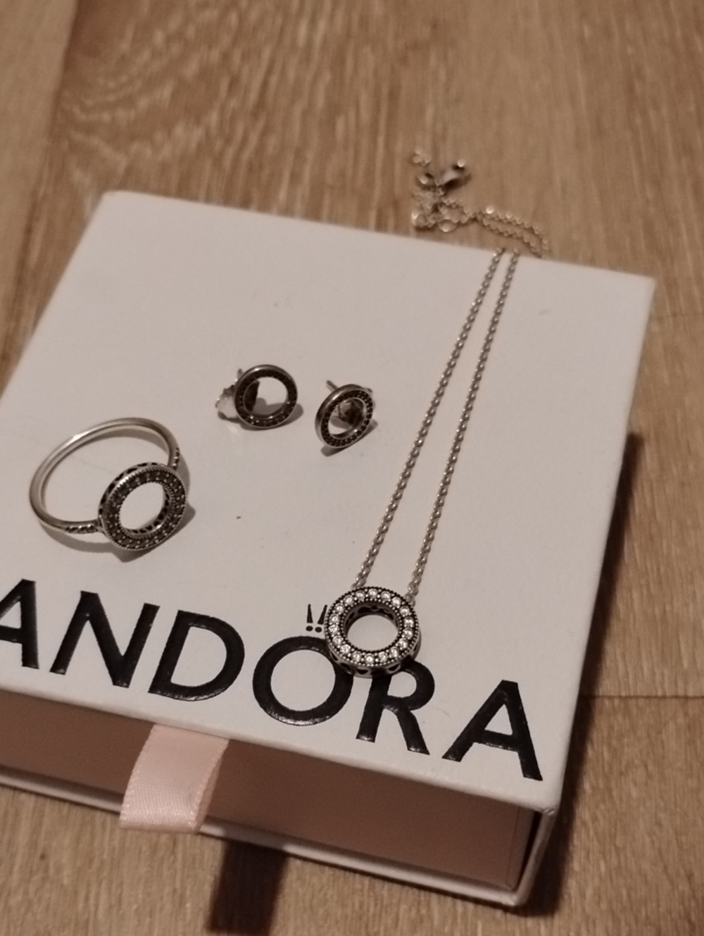 Pandora Silver Circle Pendant Necklace with Matching Ring and Studs - Silver